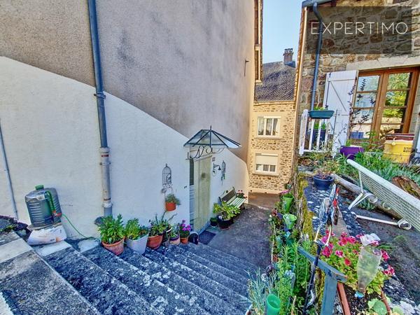 Cassagnes-Bégonhès (12120) Cassagnes-Bégonhès – Maison de village avec garage et panneaux photovoltaïques