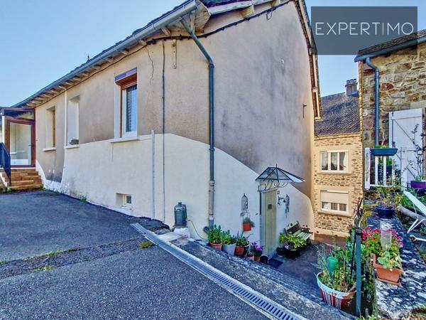 Cassagnes-Bégonhès (12120) Cassagnes-Bégonhès – Maison de village avec garage et panneaux photovoltaïques