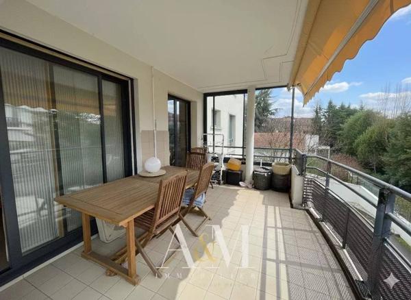 Appartement T4 de 90 m² + terrasse 14 m², cave et garage