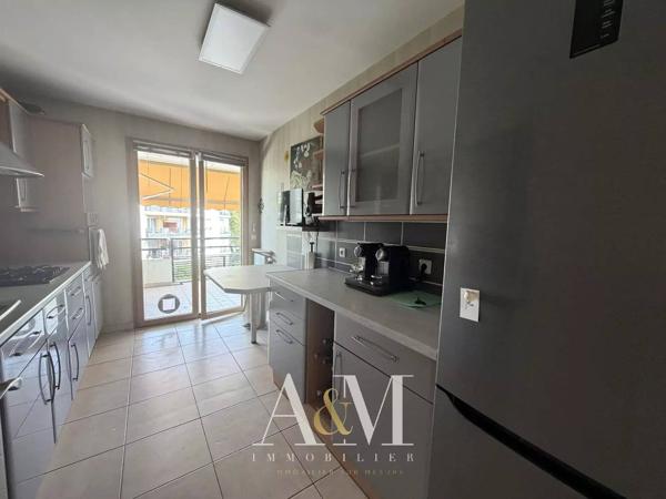 Appartement T4 de 90 m² + terrasse 14 m², cave et garage