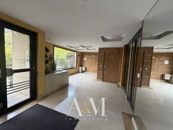 Appartement T4 de 90 m² + terrasse 14 m², cave et garage