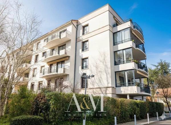 Appartement T4 de 90 m² + terrasse 14 m², cave et garage