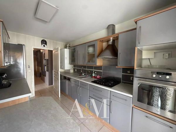 Appartement T4 de 90 m² + terrasse 14 m², cave et garage