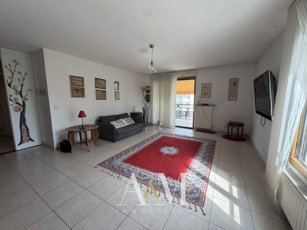 Appartement T4 de 90 m² + terrasse 14 m², cave et garage