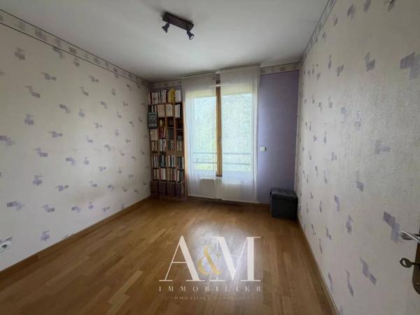Appartement T4 de 90 m² + terrasse 14 m², cave et garage