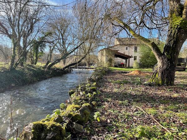 MILL HOUSE - Ancien moulin de 161m2 proche rivière - 3 chambres, terrasse, beau jardin