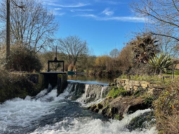 MILL HOUSE - Ancien moulin de 161m2 proche rivière - 3 chambres, terrasse, beau jardin