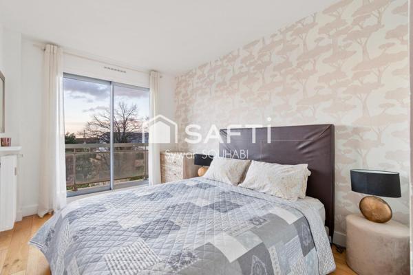 Idéalement situé à proximité des transports et commerces