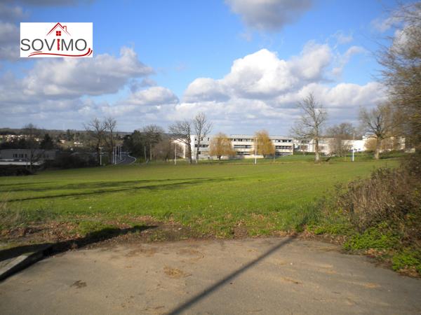 TRES BIEN SITUÉE, PARCELLE DE TERRAIN EN ZONE CONSTRUCTIBLE SUR 1HA 18 ENV