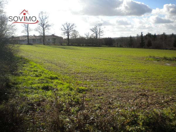 TRES BIEN SITUÉE, PARCELLE DE TERRAIN EN ZONE CONSTRUCTIBLE SUR 1HA 18 ENV