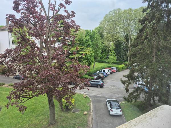 Appartement lumineux 3P, cadre verdoyant bord de Seine