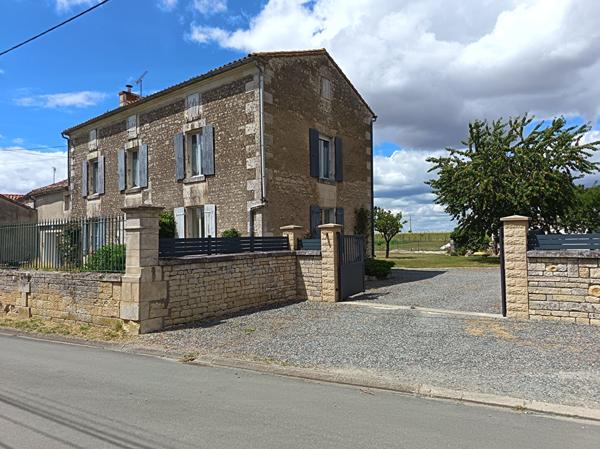 Maison Bouille Courdault 6 pièce(s), 3 chambres d'environ 171m² sur un terrain de 2 309 m²