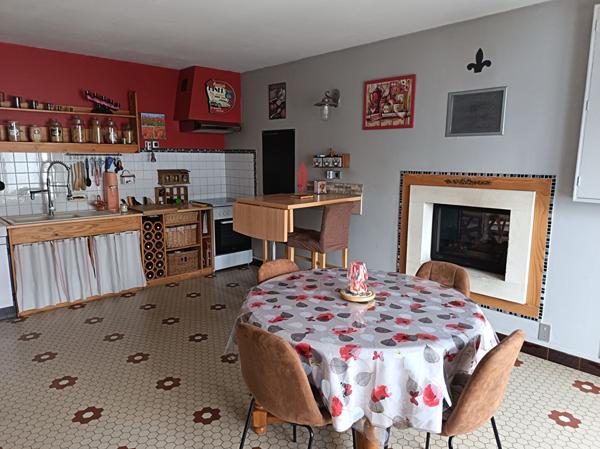 Maison Bouille Courdault 6 pièce(s), 3 chambres d'environ 171m² sur un terrain de 2 309 m²