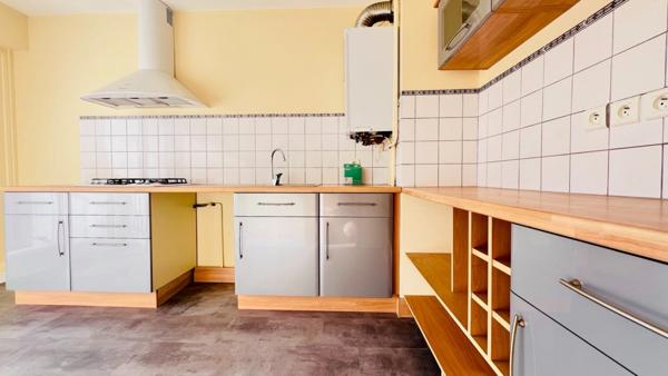 QUIMPER (29), à vendre QUIMPER appartement T4 de 80 m² habitable.