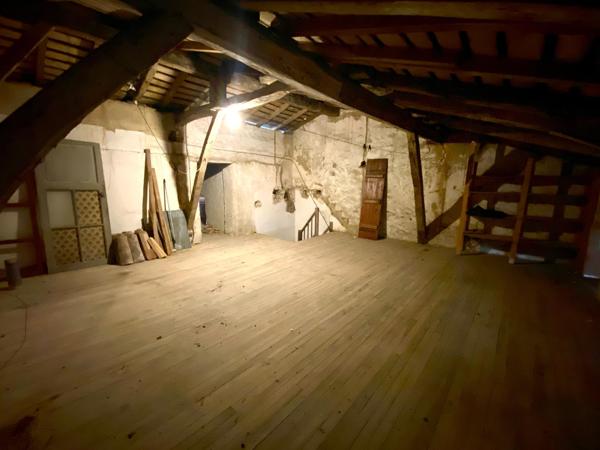 Maison 6 piece dans le village de monclar