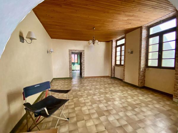 Maison 6 piece dans le village de monclar