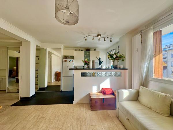 Grand 2 pièces avec balcon à deux pas de la gare