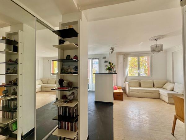 Grand 2 pièces avec balcon à deux pas de la gare