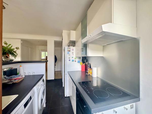 Grand 2 pièces avec balcon à deux pas de la gare