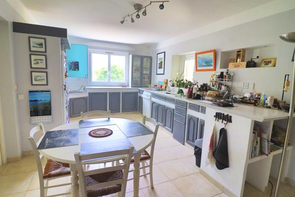 Saint Maximin: maison 286m2 sur 5000m2 - 6 voire 7 chambres