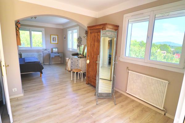 Saint Maximin: maison 286m2 sur 5000m2 - 6 voire 7 chambres