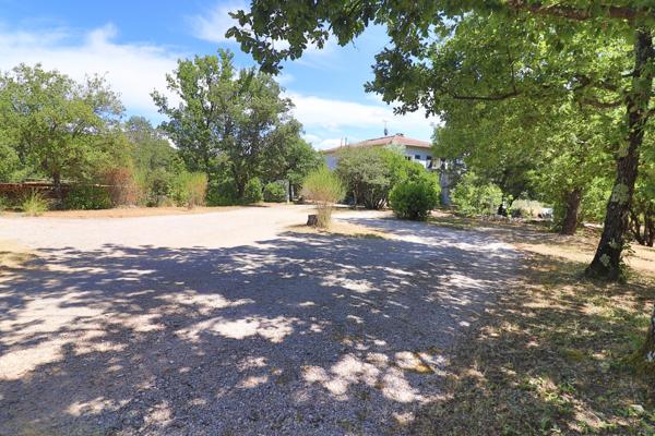 Saint Maximin: maison 286m2 sur 5000m2 - 6 voire 7 chambres