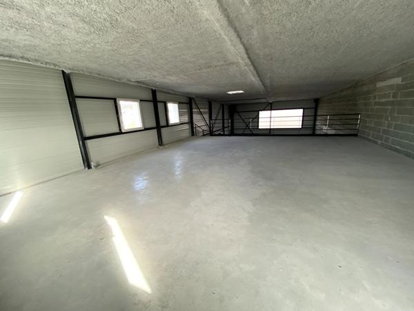 A VENDRE : très beau local d'activité NEUF environ 300 m2 - SAINT-HERBLAIN