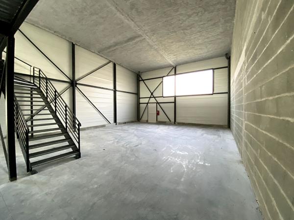 A VENDRE : très beau local d'activité NEUF environ 300 m2 - SAINT-HERBLAIN