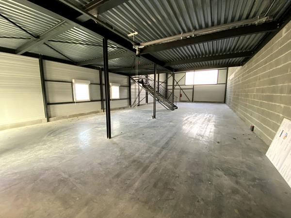 A VENDRE : très beau local d'activité NEUF environ 300 m2 - SAINT-HERBLAIN