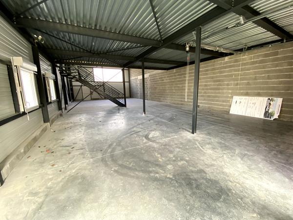 A VENDRE : très beau local d'activité NEUF environ 300 m2 - SAINT-HERBLAIN