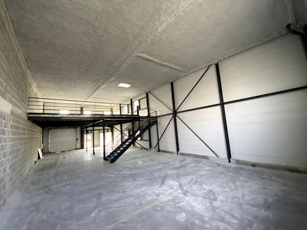 A VENDRE : très beau local d'activité NEUF environ 300 m2 - SAINT-HERBLAIN