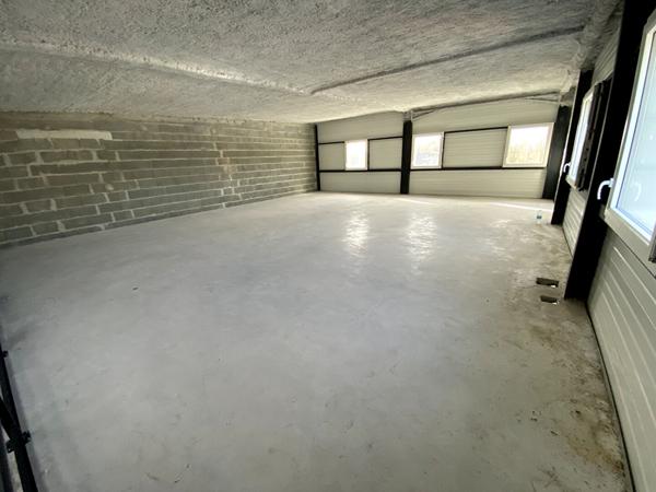 A VENDRE : très beau local d'activité NEUF environ 300 m2 - SAINT-HERBLAIN