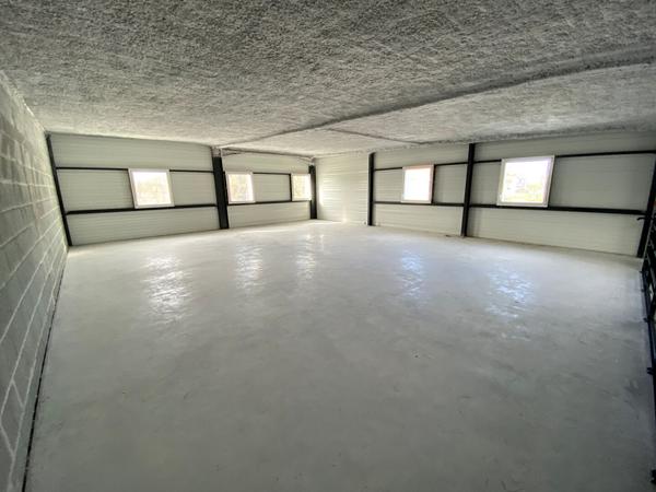 A VENDRE : très beau local d'activité NEUF environ 300 m2 - SAINT-HERBLAIN