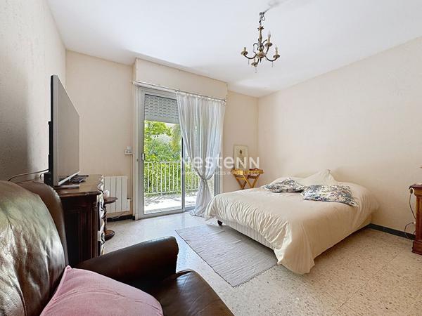 Maison d architecte a Perpignan 10 pieces 245.34 m2, garage secteur La Lunette.