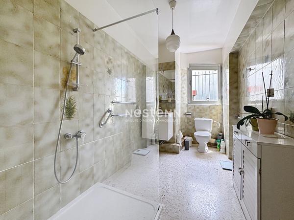 Maison d architecte a Perpignan 10 pieces 245.34 m2, garage secteur La Lunette.