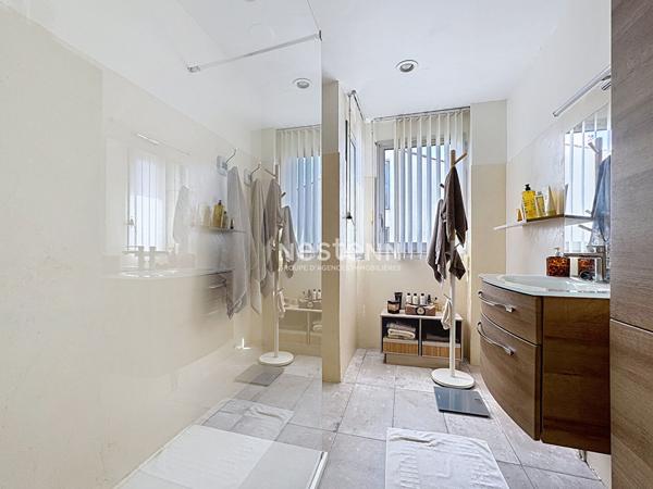 Maison d architecte a Perpignan 10 pieces 245.34 m2, garage secteur La Lunette.