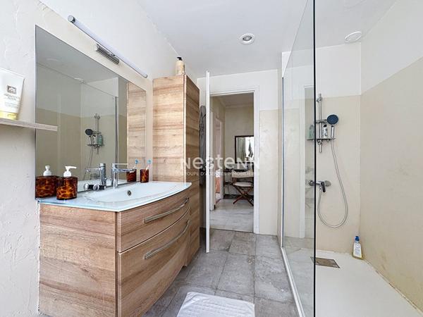 Maison d architecte a Perpignan 10 pieces 245.34 m2, garage secteur La Lunette.