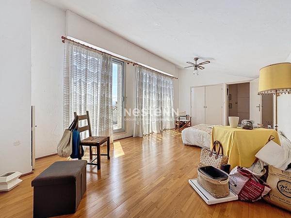 Maison d architecte a Perpignan 10 pieces 245.34 m2, garage secteur La Lunette.