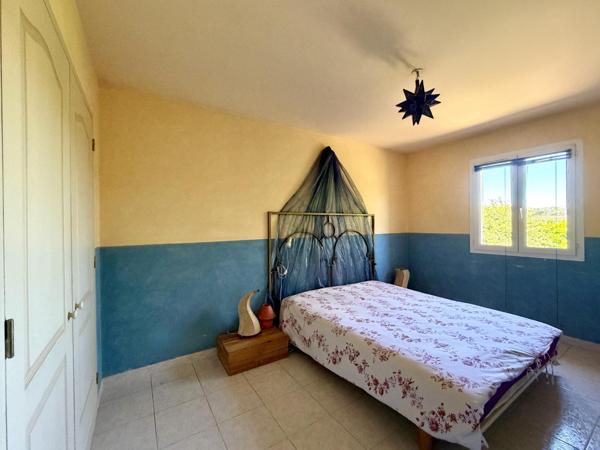 Maison familiale de 5 pièces avec piscine sur une parcelle de 649 m2.