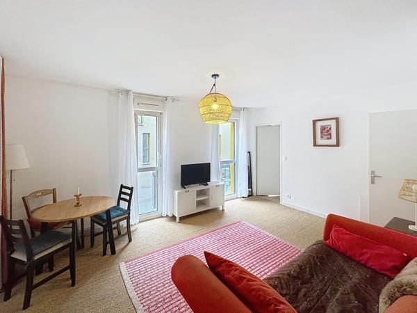 ? ROUBAIX CENTRE-VILLE | 2 pièces 44 m² | PARKING COUVERT ? À 2 pas de tout ! Parfait premier achat ou investissement ?