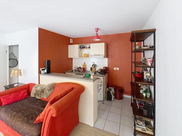 ? ROUBAIX CENTRE-VILLE | 2 pièces 44 m² | PARKING COUVERT ? À 2 pas de tout ! Parfait premier achat ou investissement ?