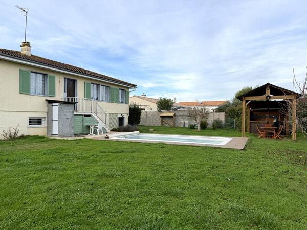 Maison Angles 3 chambres terrain 1000 m² avec piscine