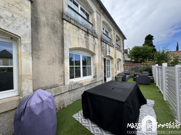 Location Appartement en duplex - 3 chambres et bureau - 150m² - Cour privative - COGNAC Centre-ville