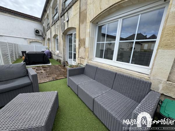 Location Appartement en duplex - 3 chambres et bureau - 150m² - Cour privative - COGNAC Centre-ville
