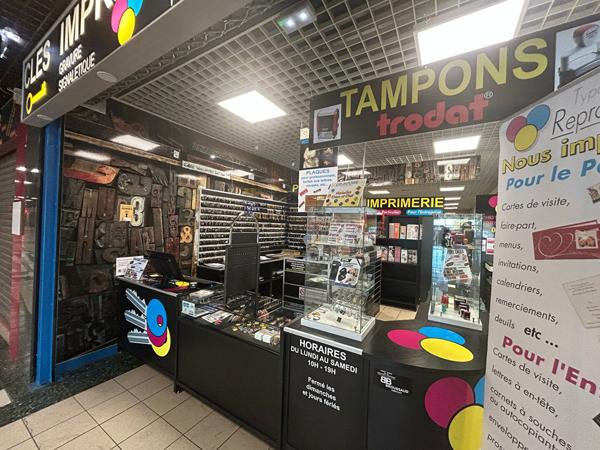 Fonds De Commerce
        
        - 120 m²