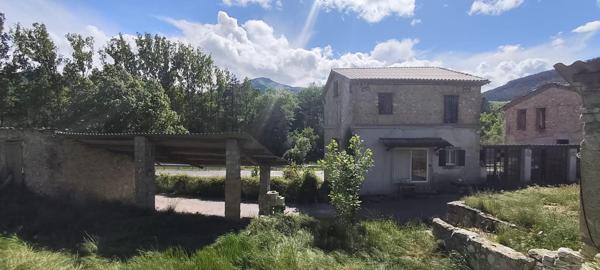 Domaine unique avec Moulin et 17 hectares à Barrème