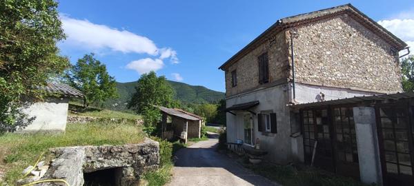 Domaine unique avec Moulin et 17 hectares à Barrème