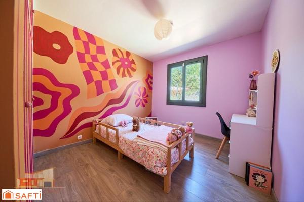 Maison de plain pied 3 chambres, piscine et garage
