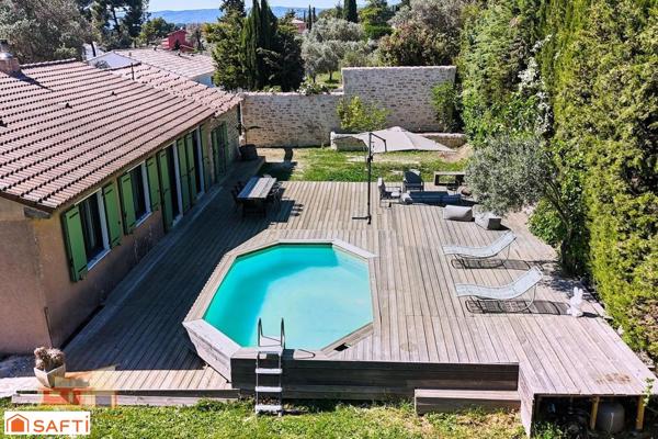 Maison de plain pied 3 chambres, piscine et garage