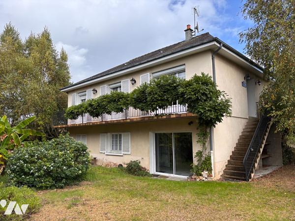 LA FLECHE - À vendre : Maison située à seulement 2 km du centre-ville.